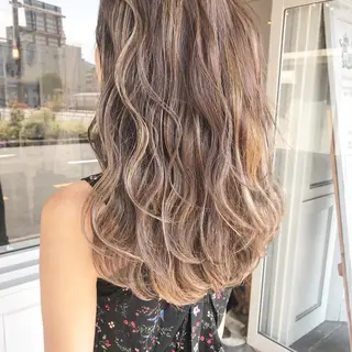 セミロング カラー ヘアアレンジ Mariana/ 鶴原-ハイライトのヘアスタイル