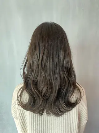 ロング カラー TAI透明カラー 柔らかい縮毛矯正のヘアスタイル