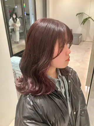 ミディアム カラー サキ🤍ハイトーン 🩰くびれ巻きヘアのヘアスタイル