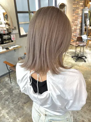 ミディアム カラー ツキノキ ミナのヘアスタイル