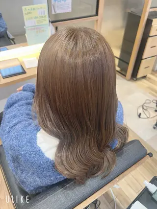セミロング あらいしほ /ダブルカラーのヘアスタイル