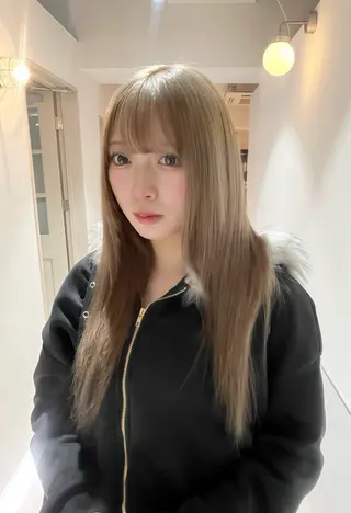 カラー ニトウ レイナのヘアスタイル
