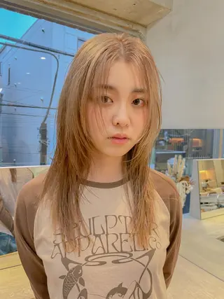 セミロング カラー ネイル マツエク・マツパ アイブロウ ⭐ハイトーンブリーチ ミルクティーピンクのヘアスタイル