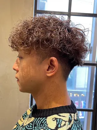ショート ⚡メンズパーマフ ェードカットTomyのヘアスタイル