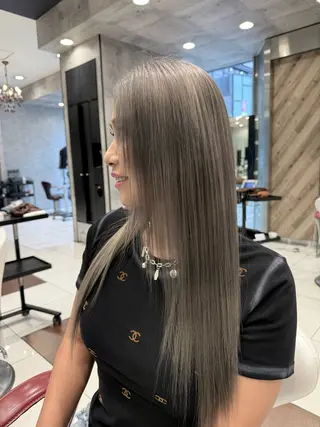 ロング ハイトーンカラー✨️ 艶カラー特化Amiのヘアスタイル
