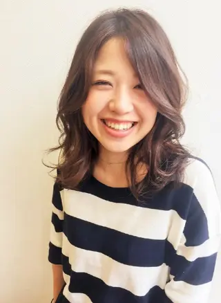 ミディアム カラー パーマ 本間 裕史　のヘアスタイル