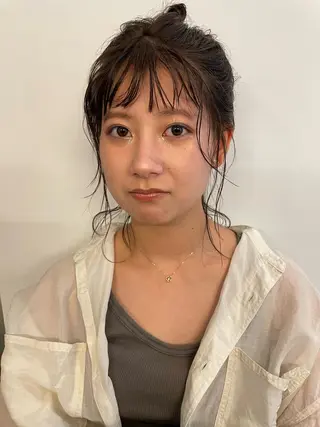 ミディアム カラー MIU/ルーツカラー 顔まわりレイヤーのヘアスタイル