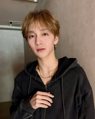 メンズ 曲がる縮毛矯正 センターパート/翼のヘアスタイル