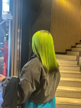 セミロング ハイトーンカラー 坂本 翼のヘアスタイル