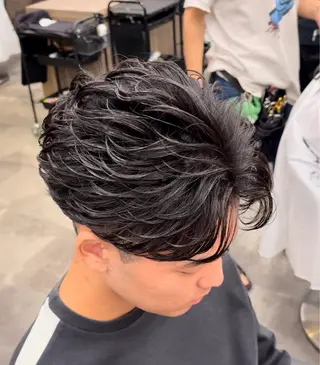 パーマ メンズ センターパート/フェ ザー🔥SHUYAのヘアスタイル