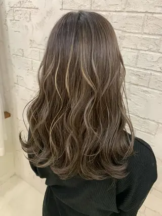 セミロング 🇺🇸ハイライト特 化美容師🇺🇸漆沢のヘアスタイル