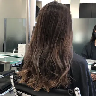 ロング 白髪ぼかしモデル募集 赤岡翔太のヘアスタイル