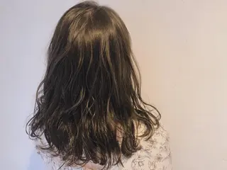 セミロング カラー 伊藤 さやかのヘアスタイル