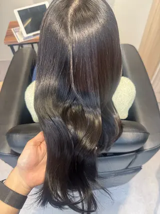 ロング NAVY 橋本心 縮毛矯正のヘアスタイル