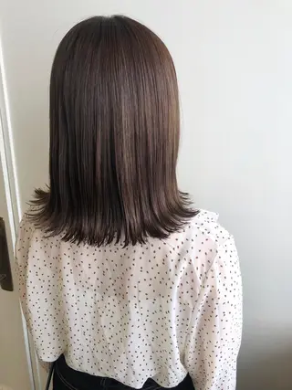 ミディアム カラー MIOベージュカラー 柔らかいカラーのヘアスタイル