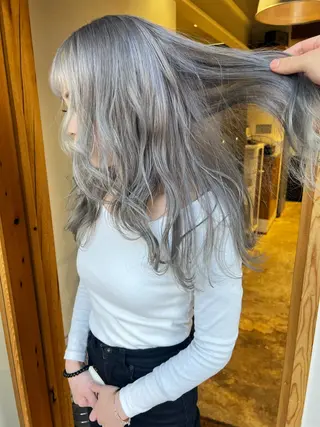 ロング カラー nishido ハイライト/パーマのヘアスタイル