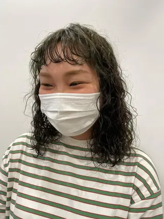 ミディアム カラー パーマ しの　ゆきの THE REMMYのヘアスタイル