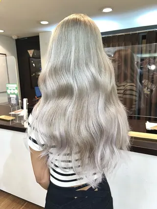 ロング カラー 色ムラ修正の神様 新宿ハイトーンかすみのヘアスタイル