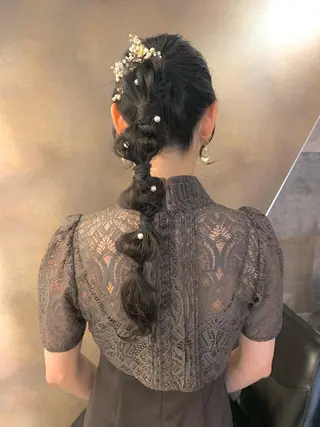 ロング ヘアアレンジ SAKINO． ベージュカラーのヘアスタイル