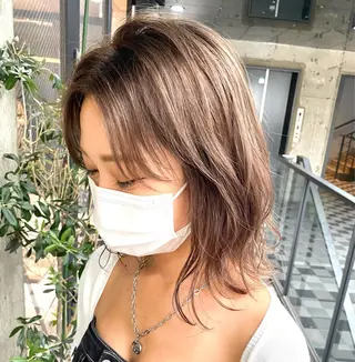 ミディアム カラー 小坂 麻綾のヘアスタイル