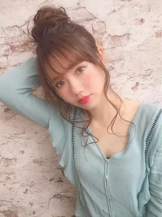セミロング カラー パーマ ヘアアレンジ Watai 艶髪 當間 大知のヘアスタイル