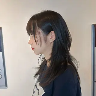 ミディアム カラー 大阪ウルフカット ハッシュカットのヘアスタイル