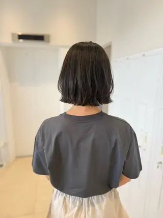 ミディアム 岡田 美咲のヘアスタイル