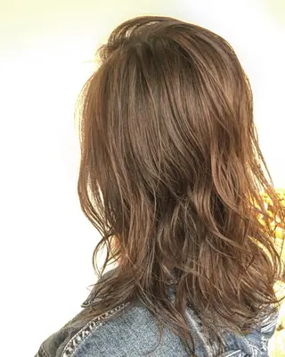 セミロング カラー エグチ アキラのヘアスタイル