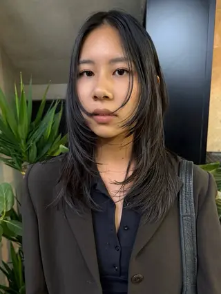 ミディアム レイヤーカット\ウル フ　chinatsuのヘアスタイル