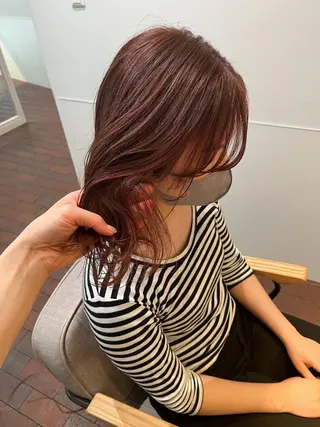 ミディアム カラー 片岡 由依のヘアスタイル