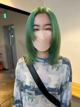 ミディアム カラー yuika .のヘアスタイル