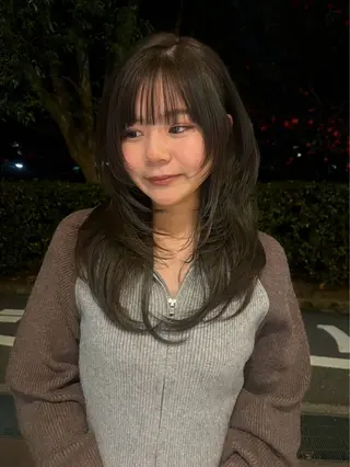 セミロング 韓国レイヤー YOKE reinaのヘアスタイル