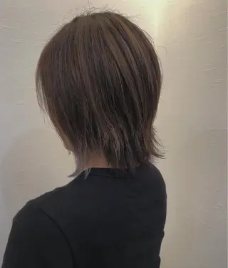 ショート ツノガイ エリのヘアスタイル