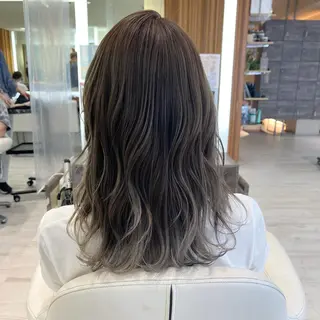 セミロング カラー デザインカラー、艶髪 大塚 耕平のヘアスタイル