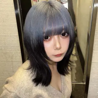 ミディアム ウルフ/レイヤー/ ブリーチカラーのヘアスタイル