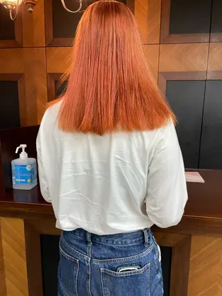 カラー Hiyo 外国人風くせ毛パーマのヘアスタイル