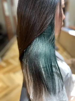 カラー バヤラー バイガルマーのヘアスタイル