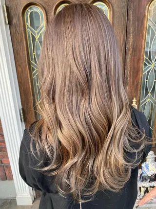 ロング カラー 山西 真琴のヘアスタイル