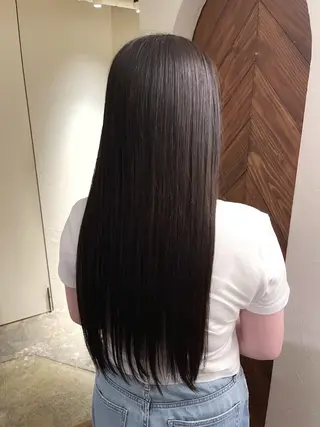 ロング カラー hinaru ．のヘアスタイル