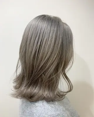 ミディアム カラー 薄田 珠美のヘアスタイル