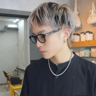 ショート カラー ブロンド／ブリーチ 【SITY.】のヘアスタイル