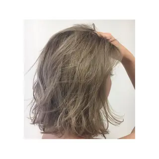 ショート カラー 粟田 めぐみのヘアスタイル