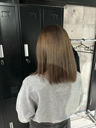 ミディアム カラー _WHITE / KENTOのヘアスタイル