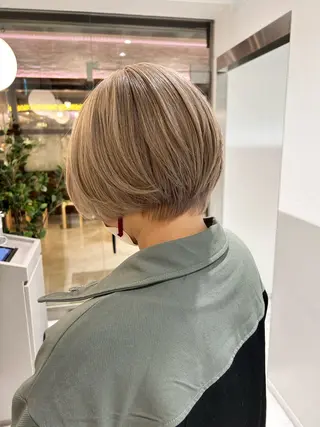 ショート カラー 薄田 珠美のヘアスタイル