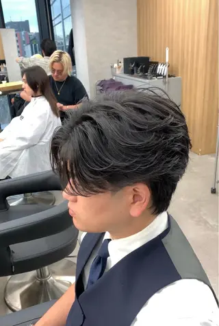 ミディアム パーマ ヘアアレンジ メンズ 🔥ニュアンス フェザー小林海斗🔥のヘアスタイル