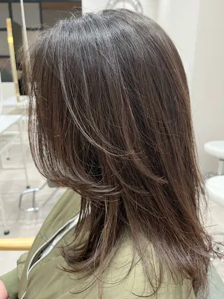 ミディアム 💜N°大分💜 三浦のヘアスタイル