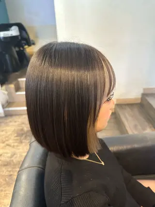 ショート カラー 安達 望のヘアスタイル