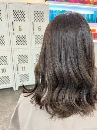 ミディアム 長尾 みのりのヘアスタイル