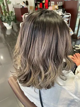 ミディアム カラー be flotのヘアスタイル