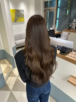 ロング カラー 安丸 結夏のヘアスタイル